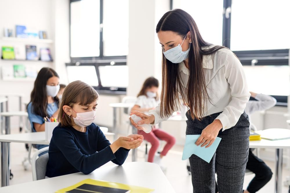 O țară interzice profesorilor nevaccinaţi să mai predea. Vaccinul devine obligatoriu şi pentru medici şi asistenţi